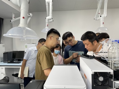 食品研發(fā)檢測(cè)中心開(kāi)展高效液相色譜儀操作培訓(xùn)工作